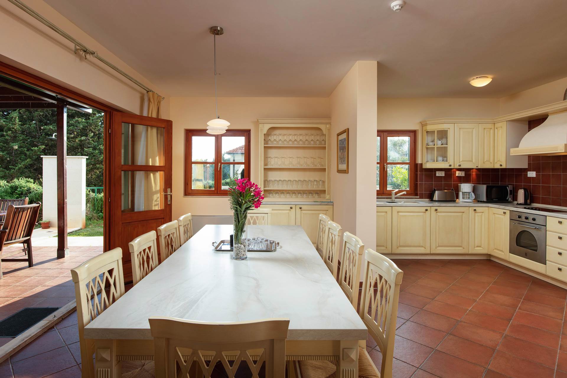 Kitchen and dining room on the ground floor of Villa Liza